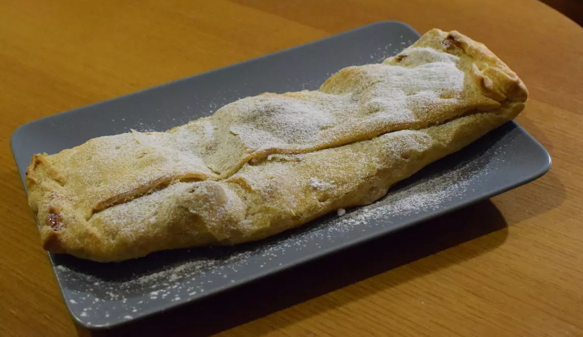 Apple strudel