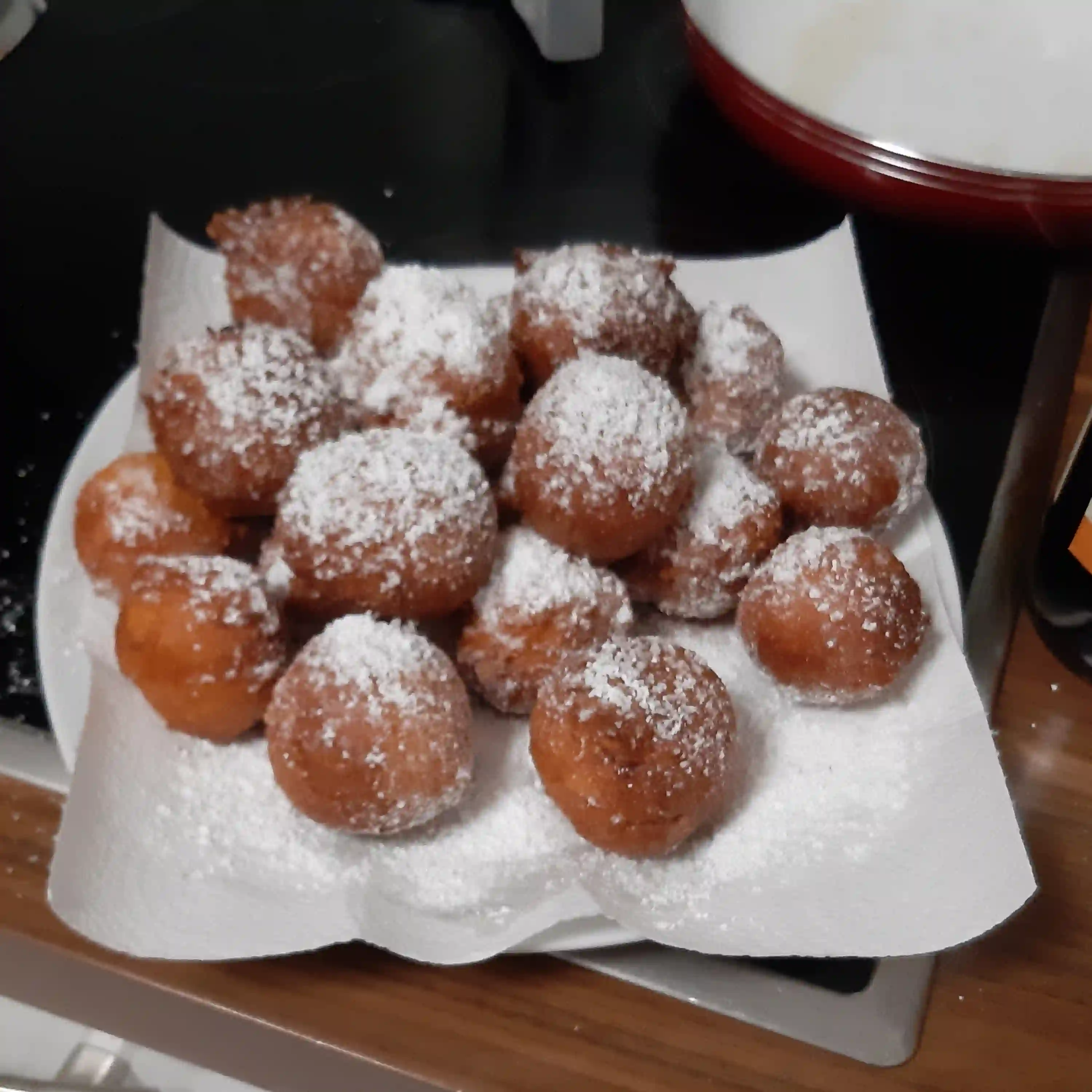 Quarkbällchen – Fried curd balls